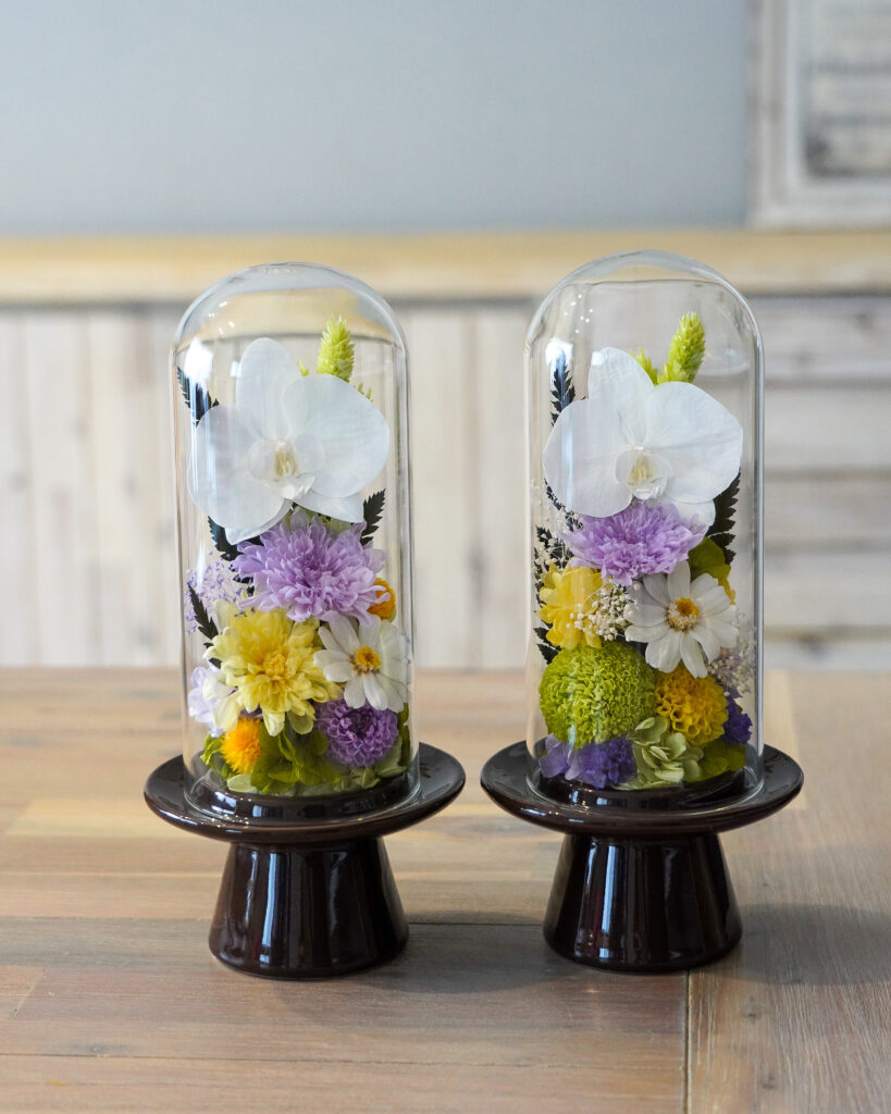 プリザーブドフラワーの胡蝶蘭のお供えアレンジ