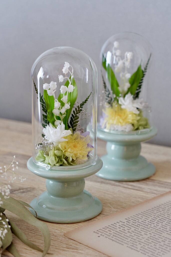 プリザーブドフラワーのスズランのお供えアレンジ