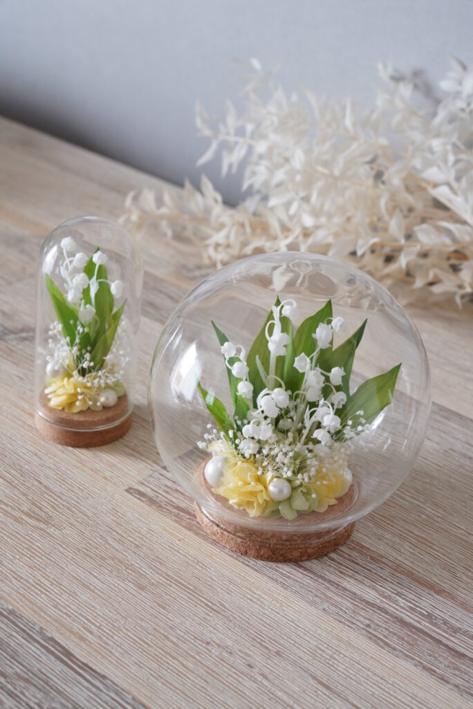 プリザーブドフラワーのスズランのガラスドーム